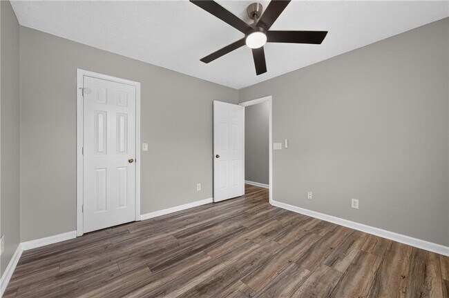 Building Photo - 437 Waterbury Way