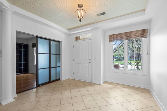 Building Photo - 1813 Admiral Ct