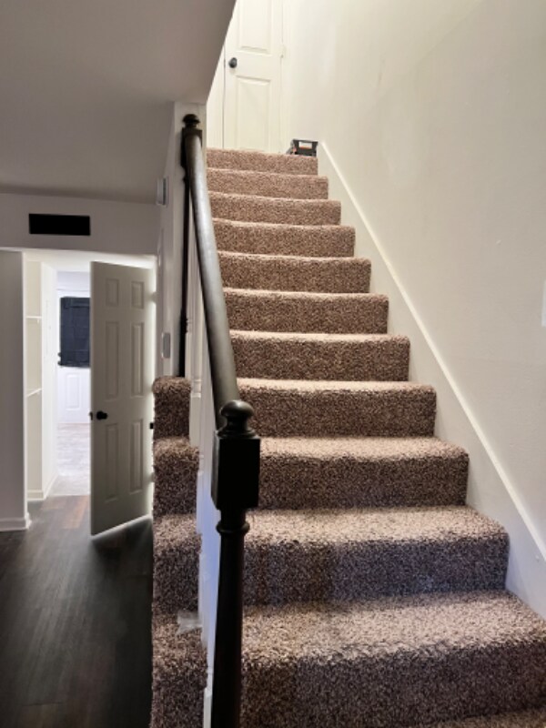 Building Photo - 810 Hillmore Dr