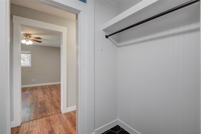 Building Photo - 966 Redway Ln