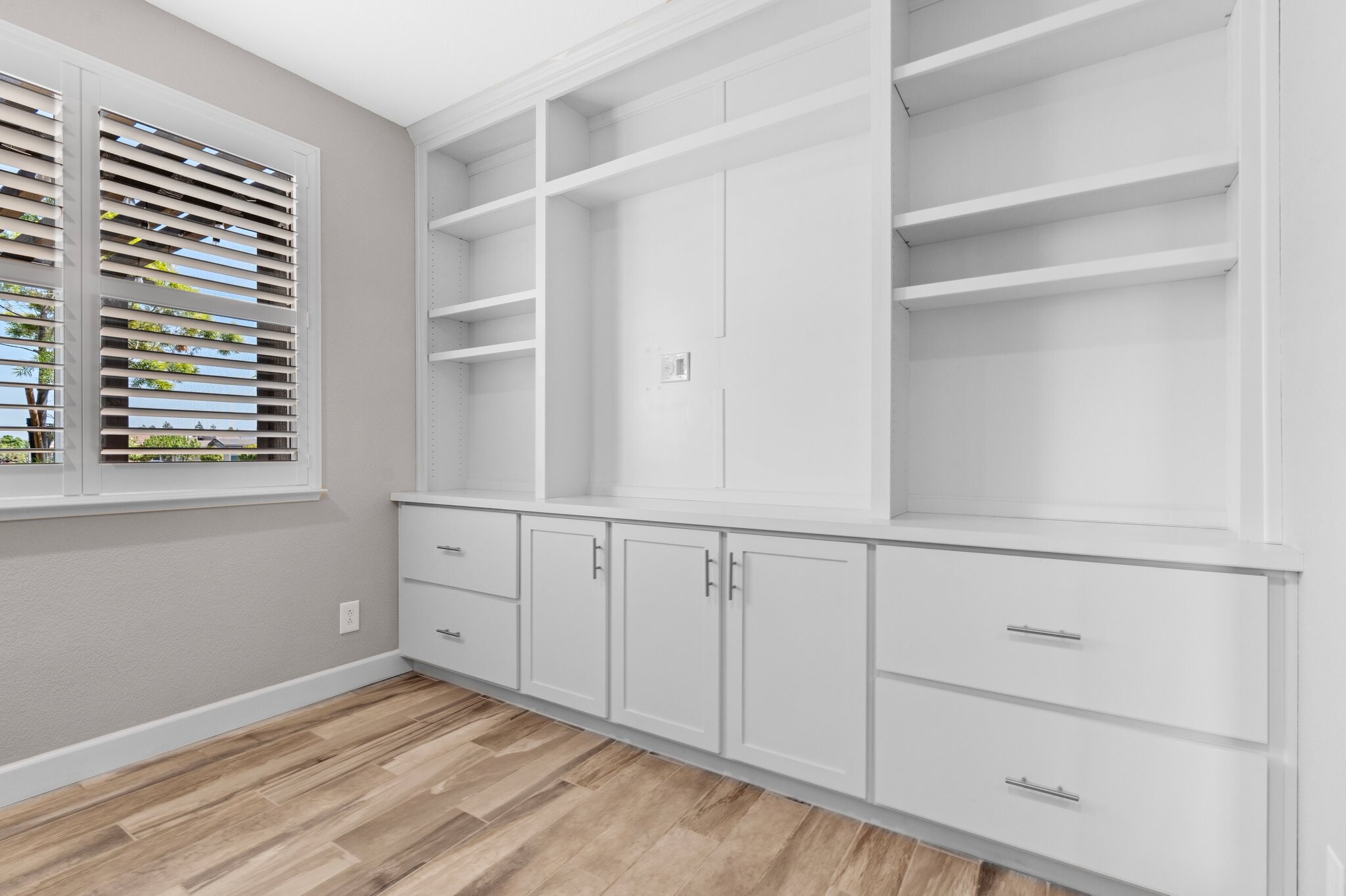 Building Photo - 377 Silver Ridge Dr