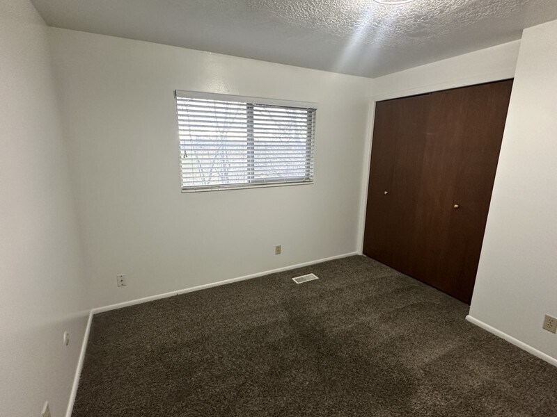 Building Photo - 689 E 2300 N