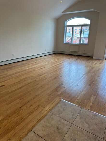 Building Photo - 2254 79th St