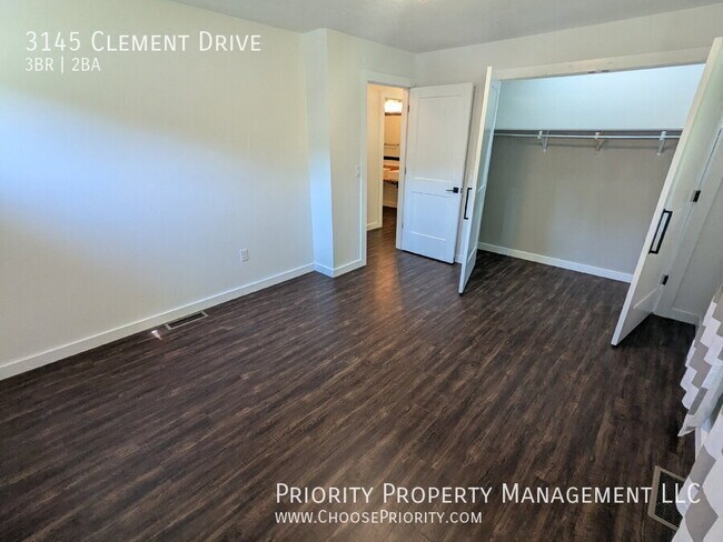 Building Photo - 3145 Clement Dr