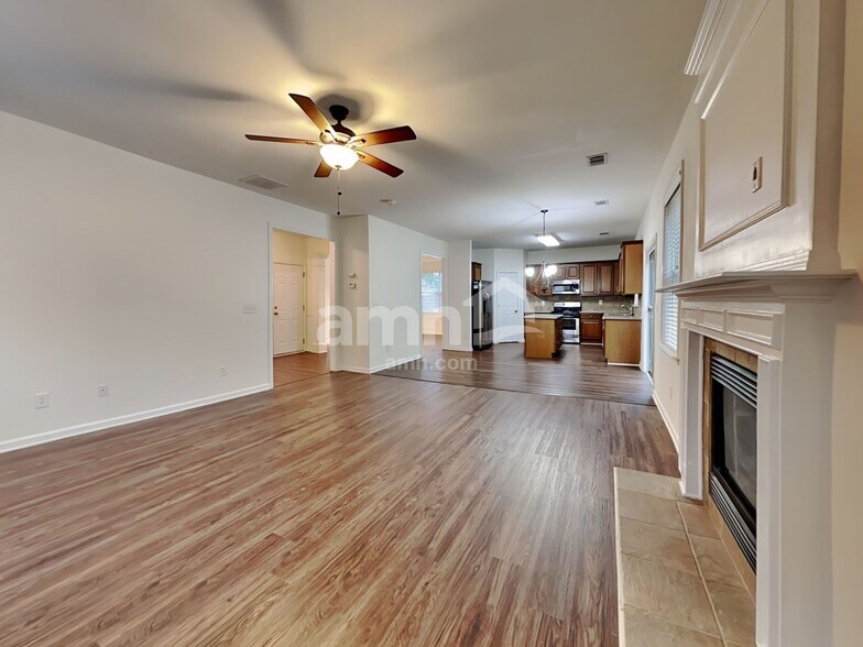 Building Photo - 277 Springs Xing