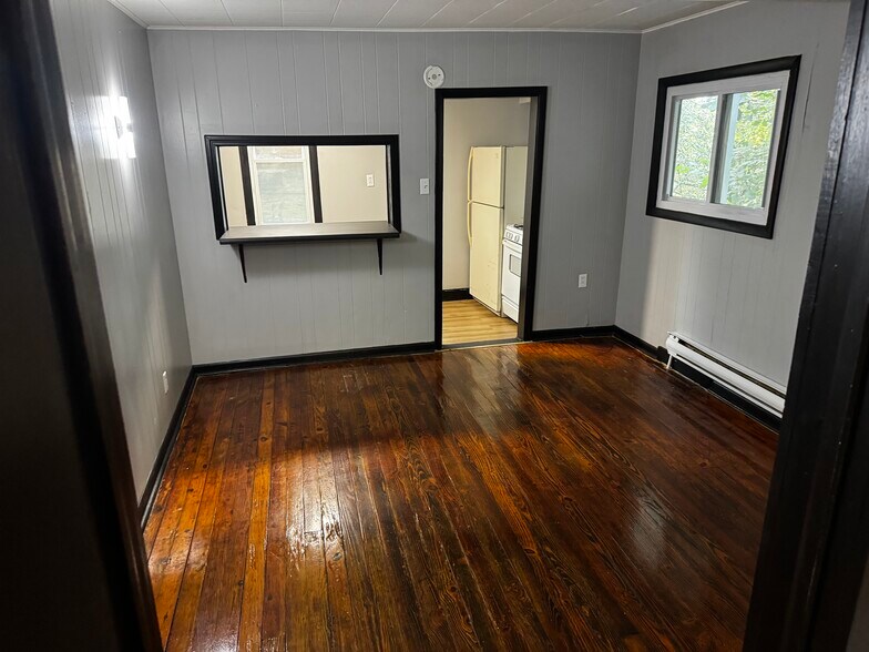 Building Photo - 210 Locust Ave