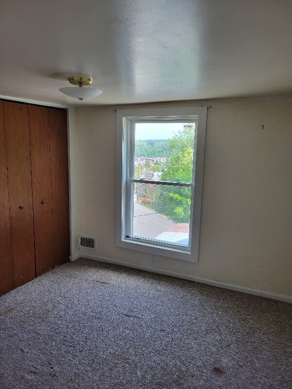 Building Photo - 912 Hancock Ave