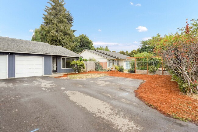 Building Photo - State Duplex - VPM482830S-6