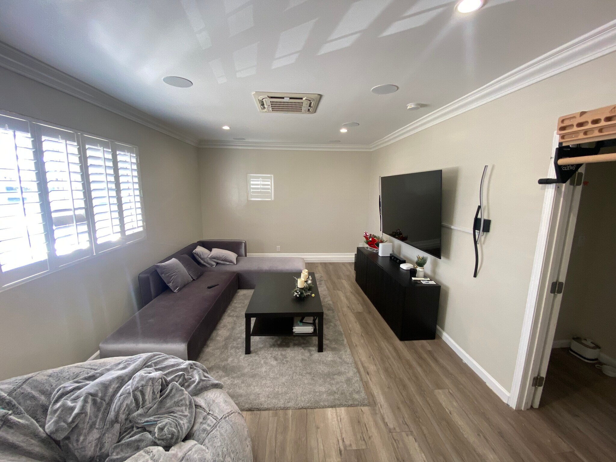 Building Photo - 9767 Comanche Ave