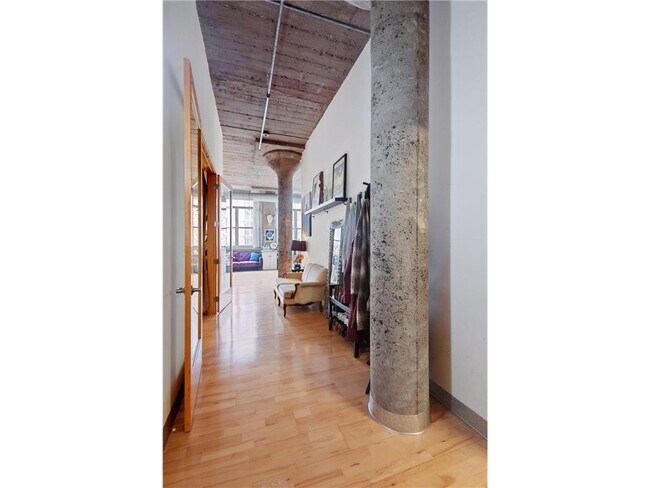 Building Photo - 521 S 7th St