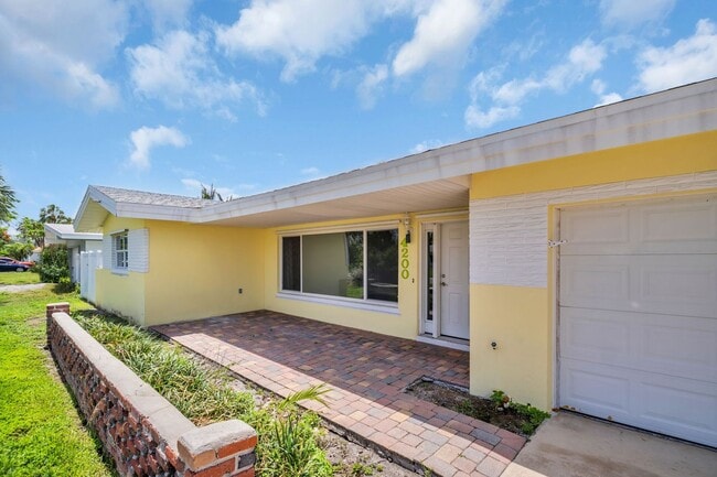 Building Photo - MAXIMO MOORINGS 3/2/2 HOME NEAR ST. PETE B...