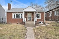 Building Photo - Rehabbed Home Im West Glen Park