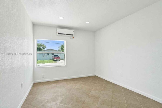 Building Photo - 2120-2122 Thomas St # 2122 HOLLYWOOD, FL 33020