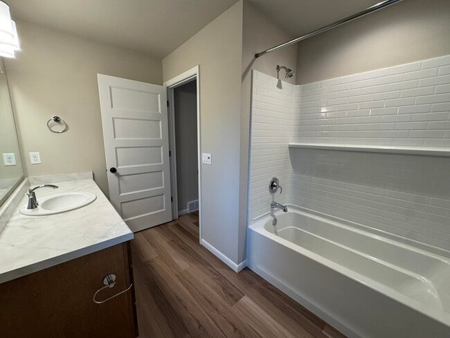 Building Photo - 2175 Autumn Lake Parkway