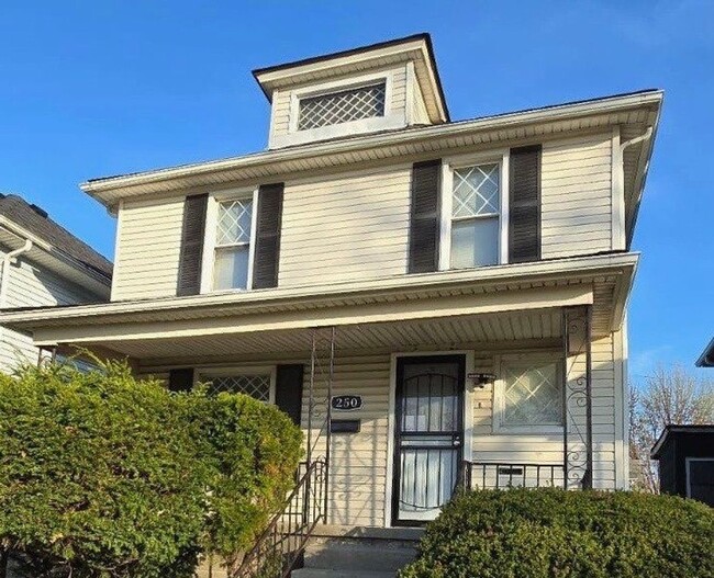 Primary Photo - Renovated 3-Bedroom Home – We Welcome Sect...