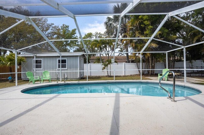 Building Photo - 711 Bayshore Dr