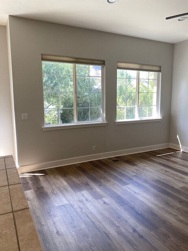 Building Photo - Sweet, perfect 10 located in Caughlin Ranc...