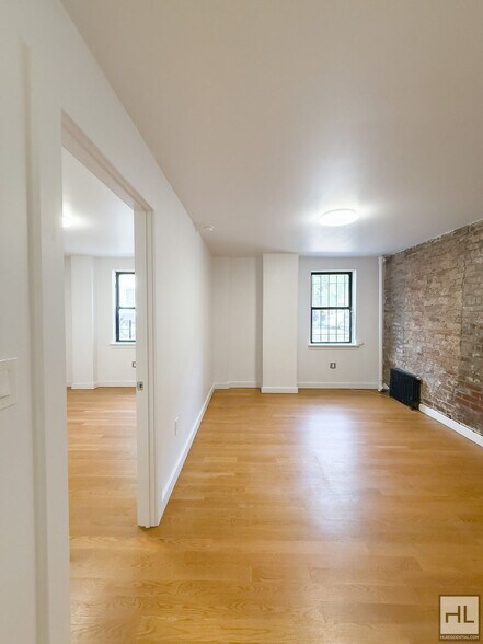 Building Photo - GREENE AVENUE / Spacious 1-Bed 1-Bath / Mi...