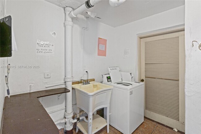 Building Photo - 1300 NE 191st St