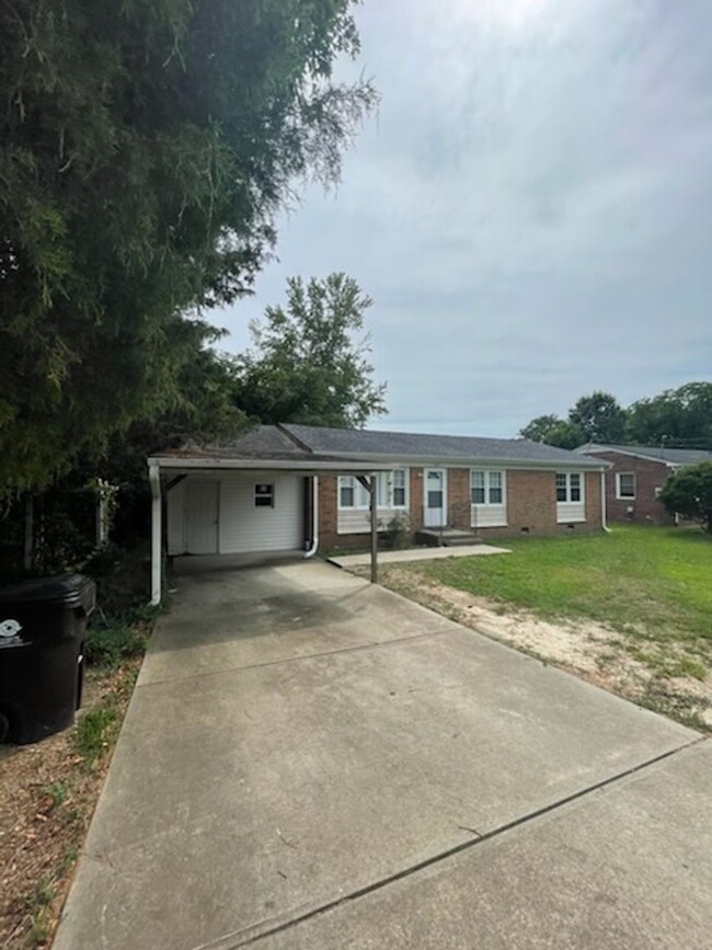 Building Photo - Single Level Rental in Sanford, NC - 3 Bed...