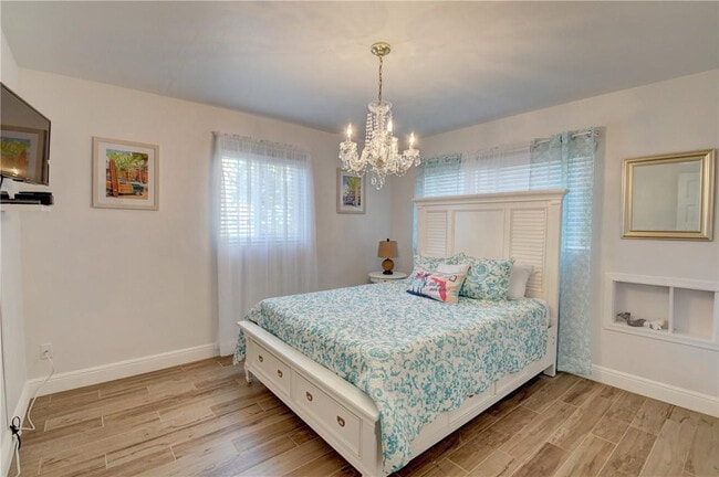 Building Photo - 10 S Swinton Cir