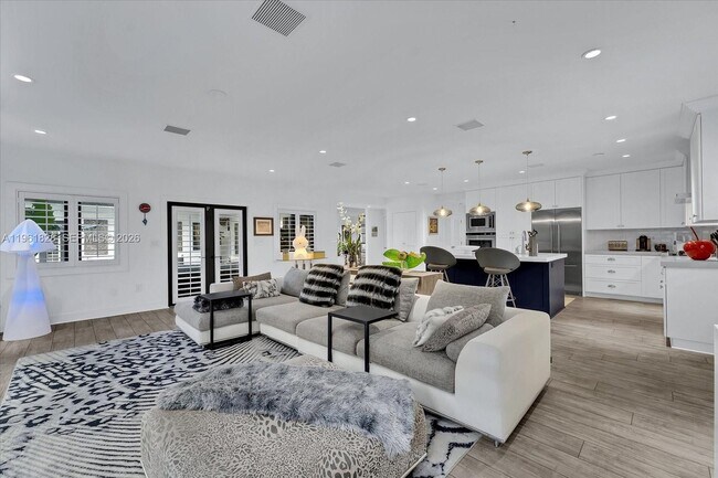 Building Photo - 231 Fluvia Ave