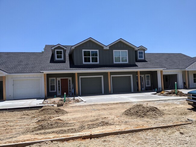 Building Photo - 221 Mose Coleman Dr