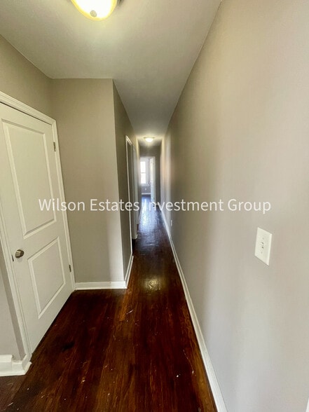 Building Photo - 1547 E Rich St