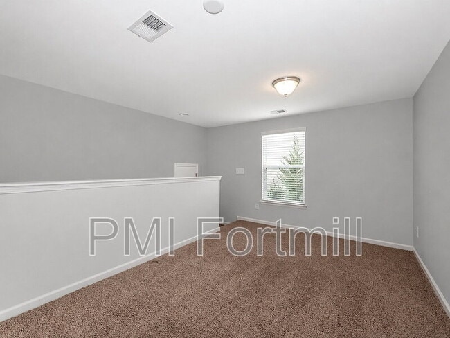 Building Photo - 1015 Albany Park Dr