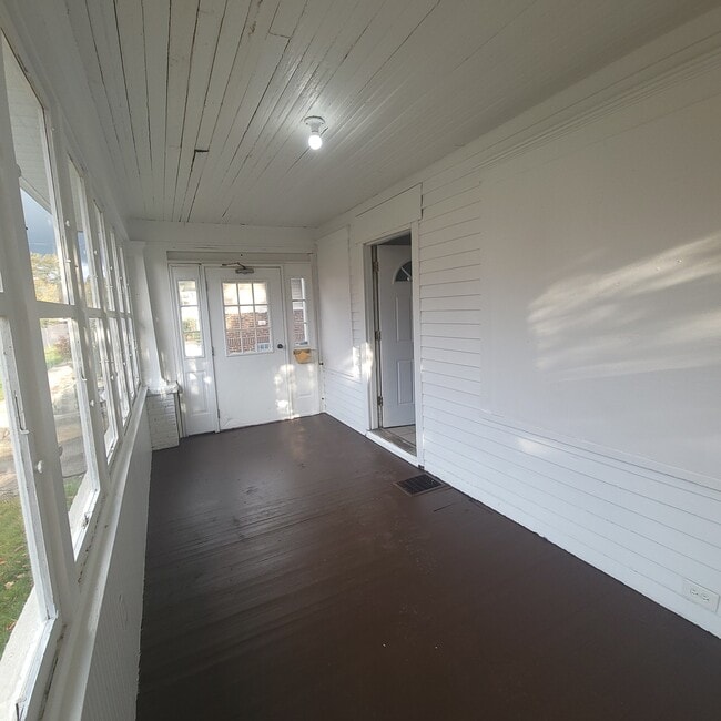 Building Photo - 1352 Sprague St