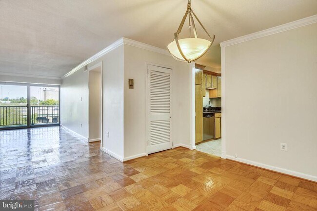 Building Photo - 1300 Army Navy Dr