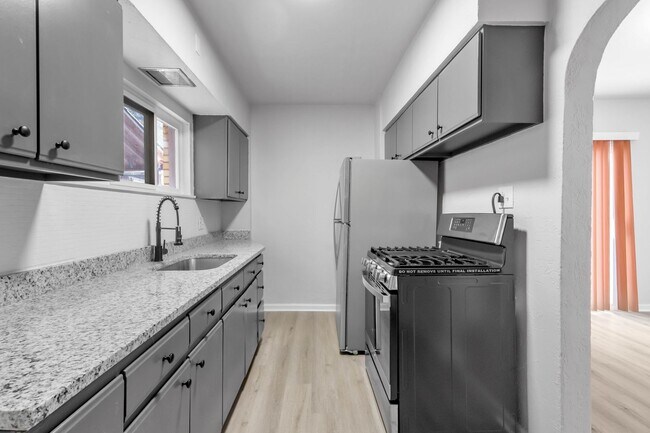 Building Photo - Renovated 3 bedroom home available NOW!