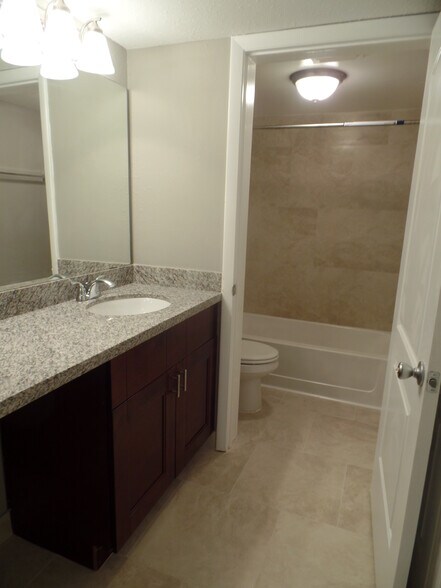 Building Photo - 2890 N Oakland Forest Dr