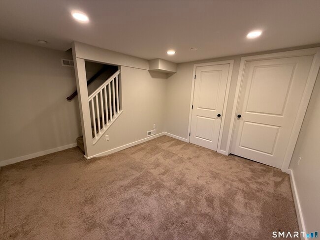 Building Photo - 38 Elmhurst Cir