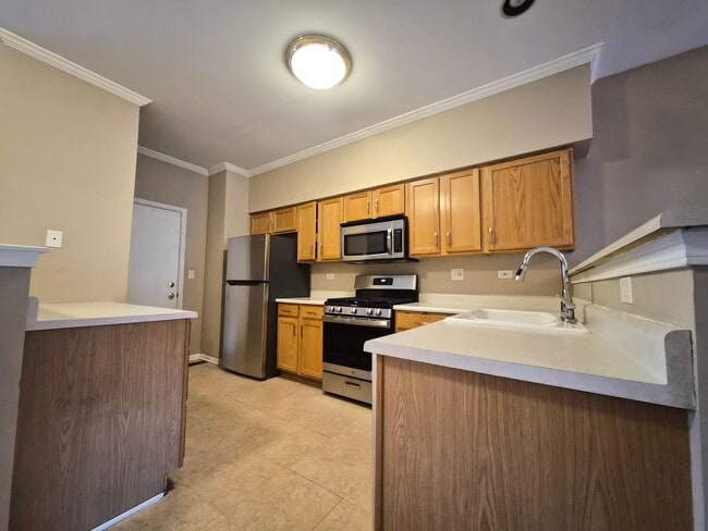Building Photo - 1015 Woodview Ct