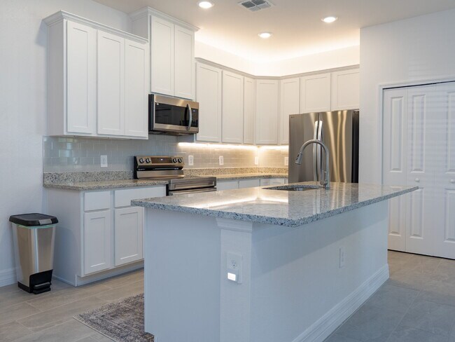 Building Photo - Move in now with zero deposit! This stunni...