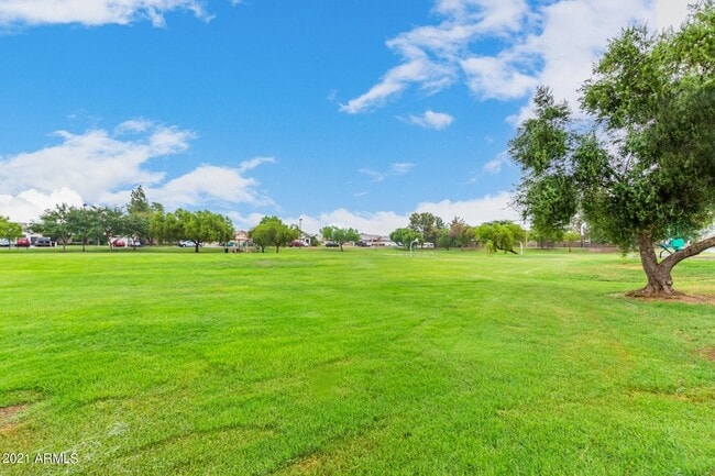 Building Photo - 8757 W Rancho Dr