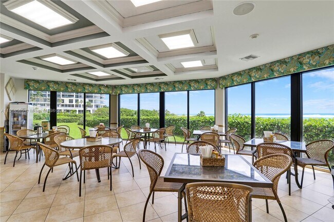 Building Photo - 3000 N Ocean Dr