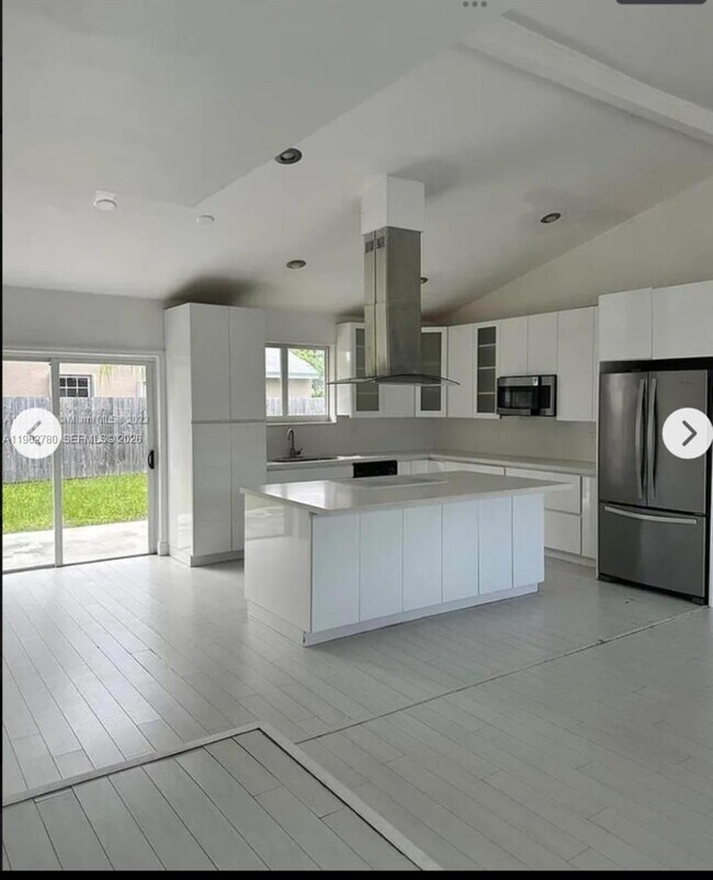 Building Photo - 17230 SW 93rd Ave