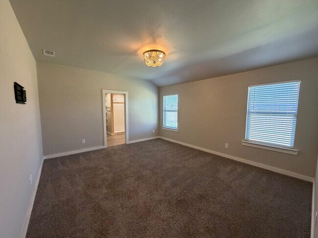 Building Photo - 328 Ranger St