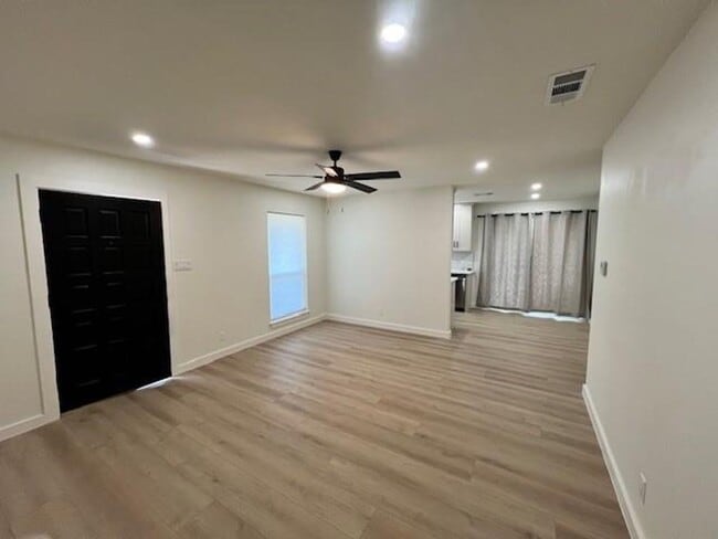 Building Photo - Allandale Place / Culdesac / Refrigerator / Washer/Dryer / Fenced Yard