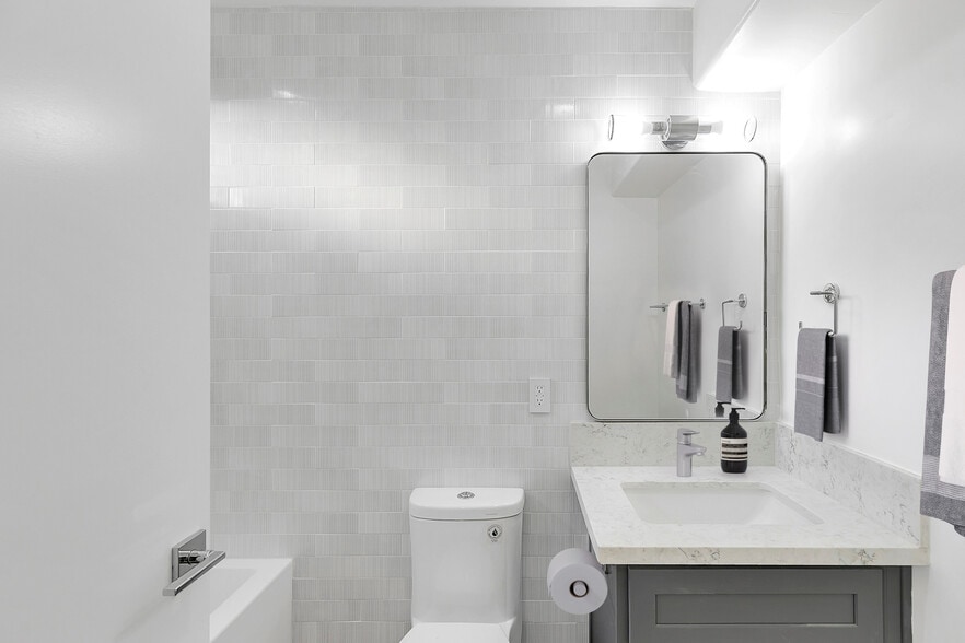 Building Photo - 1134 26th St - Parkview Santa Monica