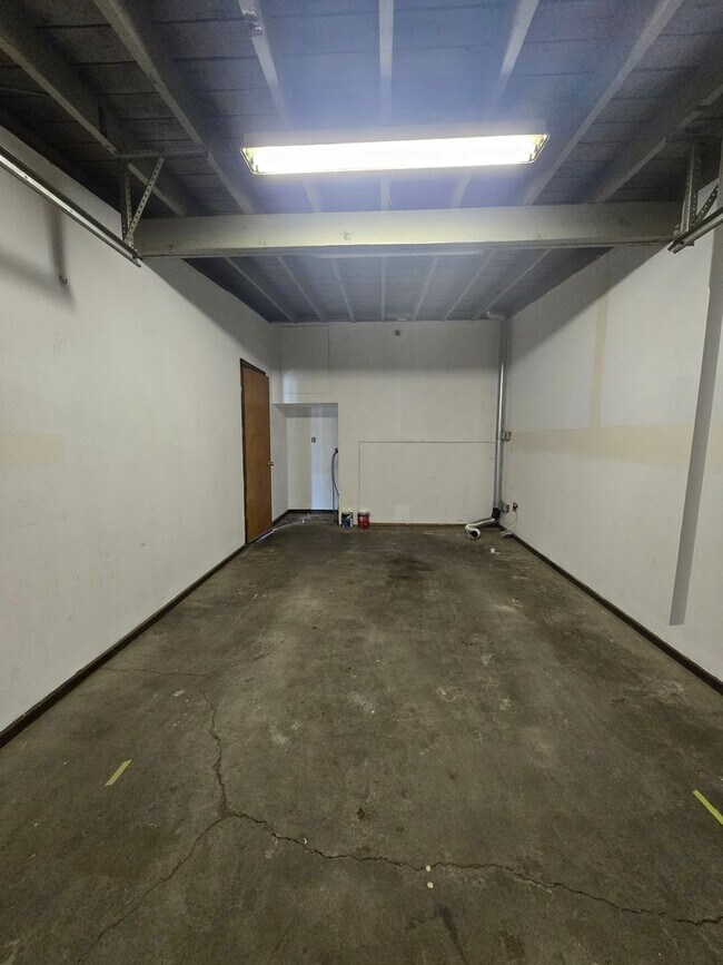 Building Photo - 1629 Pheasant St