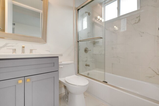 Building Photo - A beautifully designed and renovated 4 bed...