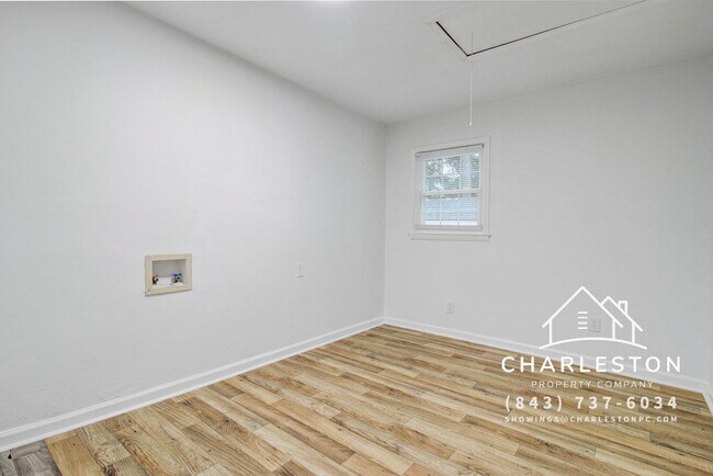 Building Photo - 816 E Estates Blvd