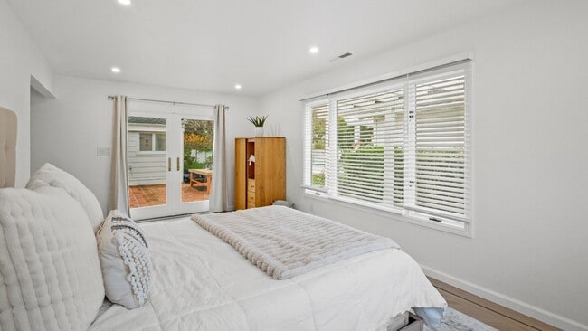 Building Photo - 1819 Cedar St