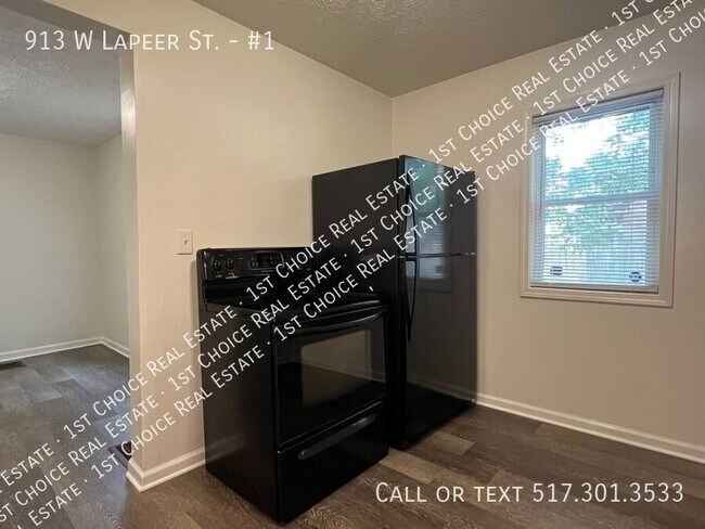 Building Photo - 913 W Lapeer St