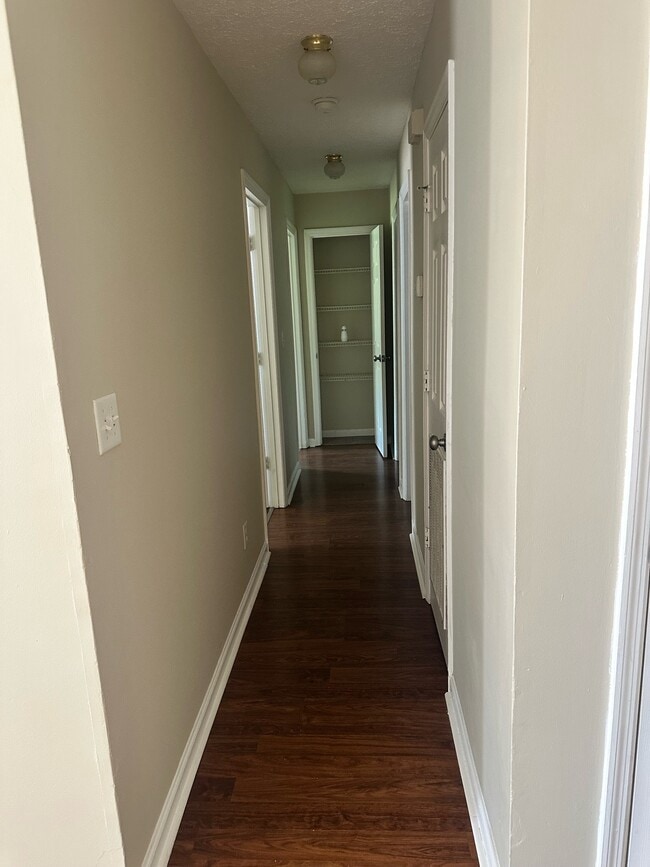 Building Photo - 1107 Riviera Dr