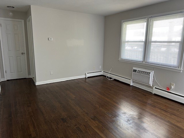 Building Photo - 714 Middle St St