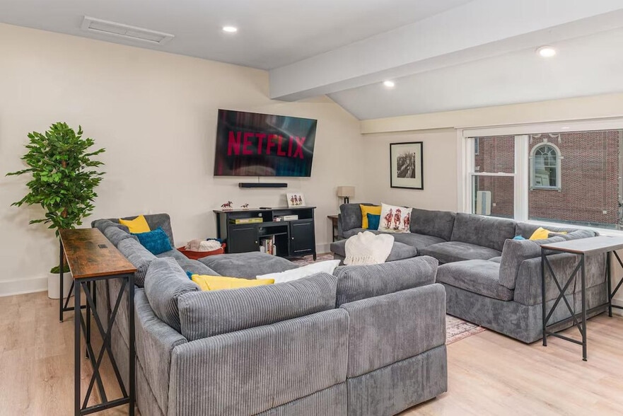 Primary Photo - 70 Lake Ave